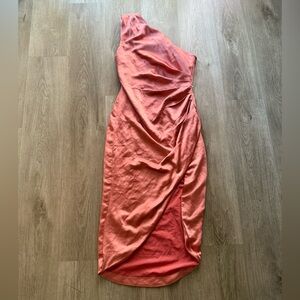elliatt cassini coral one shoulder asymmetrical satin midi dress size small NEW